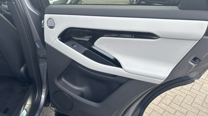 Land Rover Range Rover Evoque 1.5 P270e Dynamic SE 5dr Auto Hatchback - Image 32
